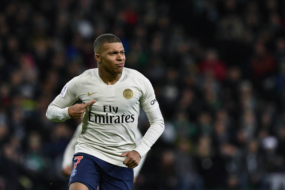 “粤车南下”23日起入境香港市区 大屿山充电站同日启用